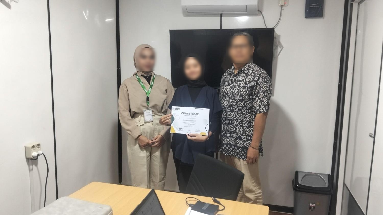 Dokumentasi Foto Bersama Trainer dan Peserta pada TRAINING TEKLA STRUCTURE oleh KONSULTAN PELATIHAN INDONESIA