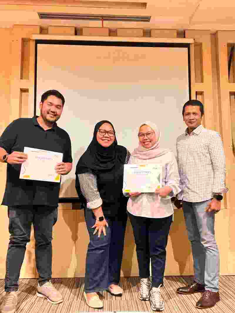Dokumentasi Foto Bersama Trainer dan Peserta pada TRAINING LEGAL AND REGULATORY COMPLIANCE oleh KONSULTAN PELATIHAN INDONESIA