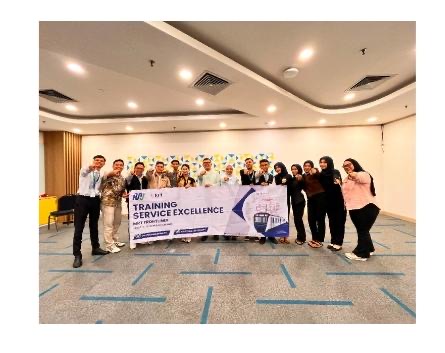 Dokumentasi Foto Bersama Trainer dan Peserta pada TRAINING SERVICE EXCELLENCE oleh KONSULTAN PELATIHAN INDONESIA