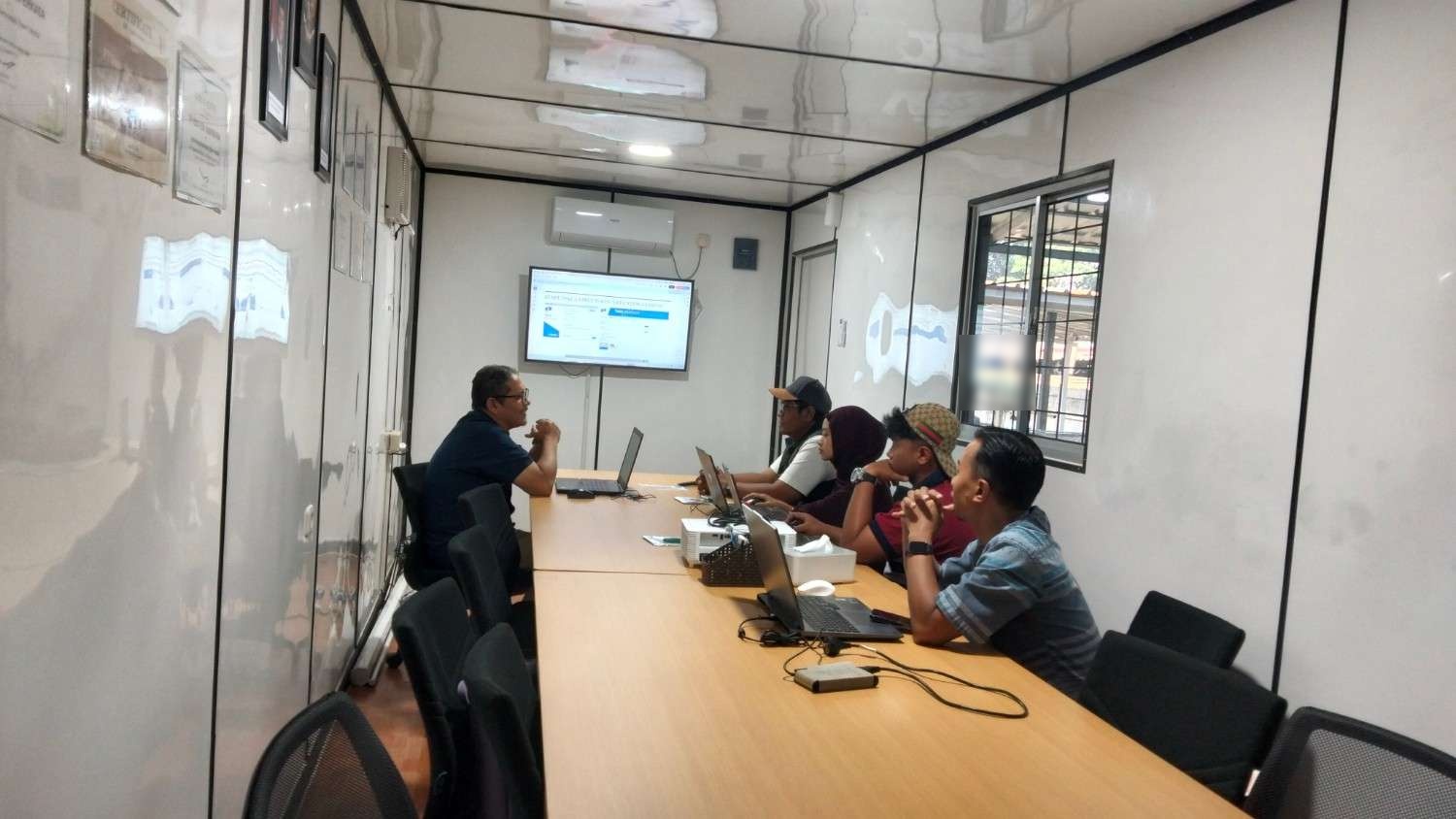 Dokumentasi Foto Diskusi pada TRAINING TEKLA STRUCTURE oleh KONSULTAN PELATIHAN INDONESIA