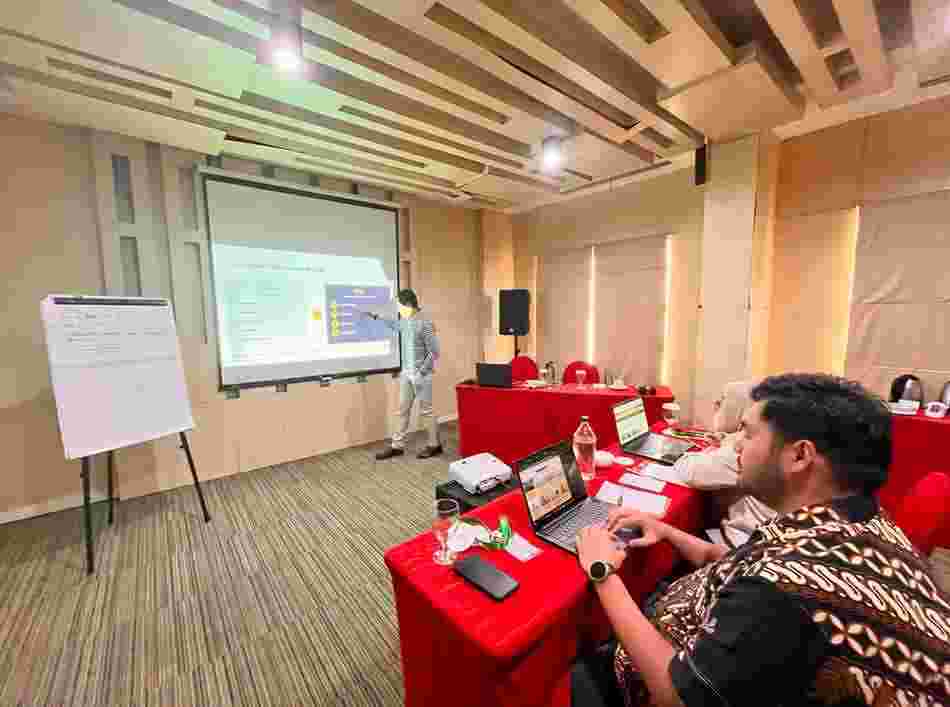 Dokumentasi Foto Training pada TRAINING LEGAL AND REGULATORY COMPLIANCE oleh KONSULTAN PELATIHAN INDONESIA