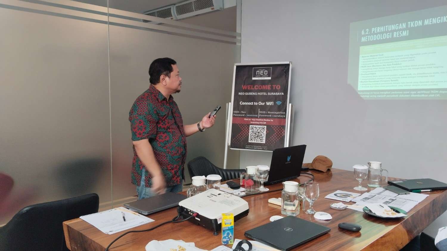 Dokumentasi Foto Training pada TRAINING TKDN ( TINGKAT KOMPONEN DALAM NEGERI ) oleh KONSULTAN PELATIHAN INDONESIA